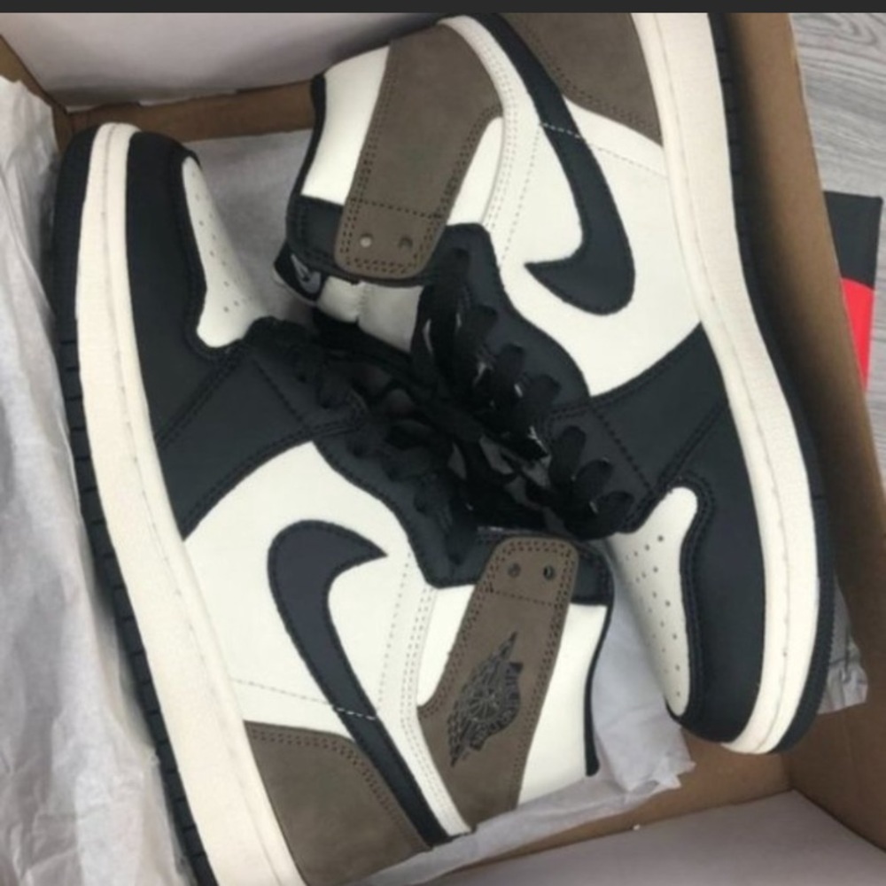 Air Jordan 1 Retro High OG Dark Mocha